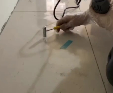 蓟州瓷砖开裂维修公司专业分享瓷砖在铺贴前如果没有沥干水分，将会导致以下问题