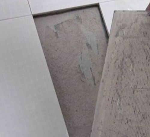 蓟州瓷砖空鼓维修公司分享瓷砖铺贴时如果打浆（即涂抹在瓷砖背面和基层上的砂浆或瓷砖胶）过少，会带来以下问题